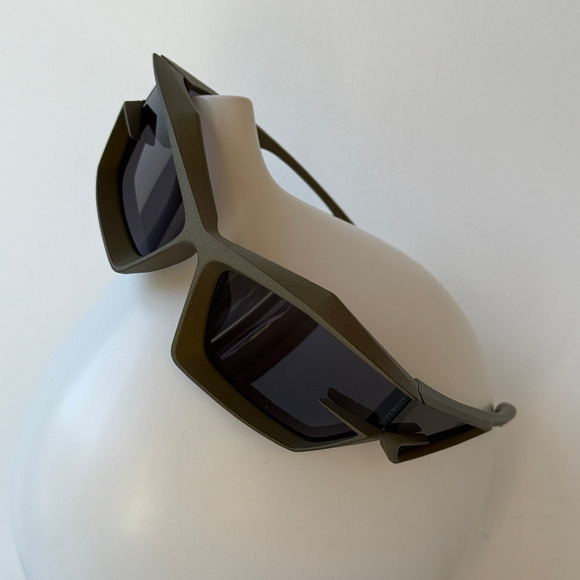 NEW Givenchy GV40049U Cut Mask Khaki Green Sunglasses - Picture 1 of 8